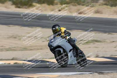 media/Nov-16-2025-Race Pace (Sun) [[8c5fa54630]]/Non Verified Riders (1st 20 Minutes)/2-Turn 10 (1010am)/